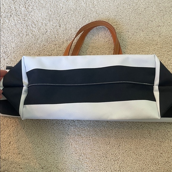Lands’ End Tote - Picture 3 of 8